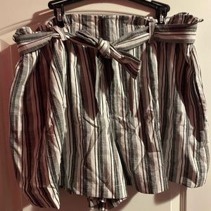 Women’s belted short